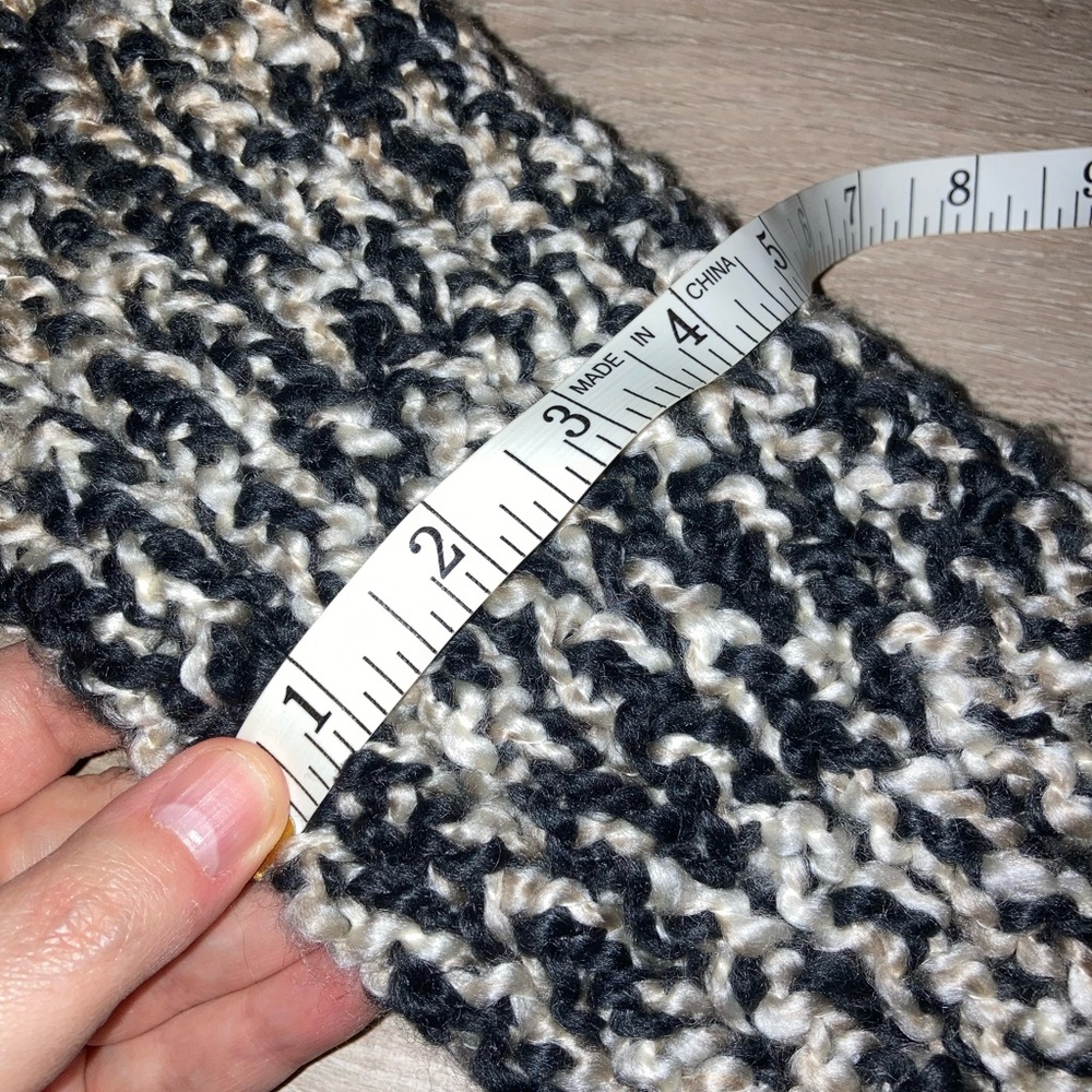 Handmade stylish black and cream knit infinity scarf for adults - Picture 6 of 6